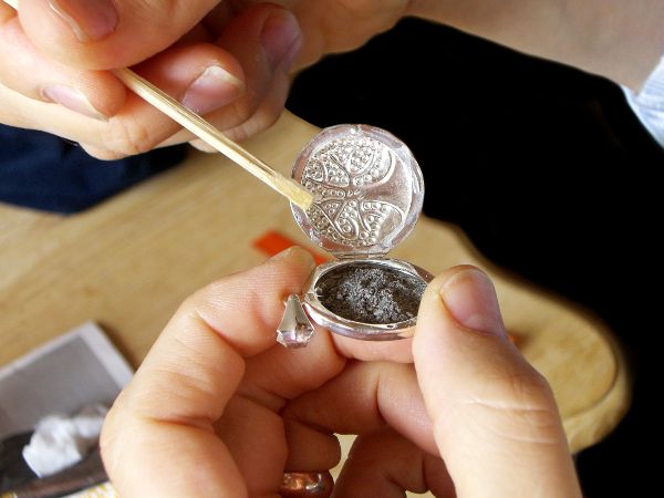 taller incondicional Saco Como poner las cenizas en un Relicario y las joyas funerarias